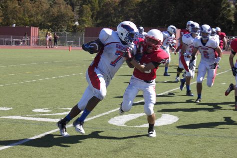 Tam varsity football defeats Redwood, remains undefeated