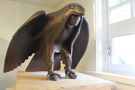 $8,000 Statue Donated by the Tam Alumni Association
