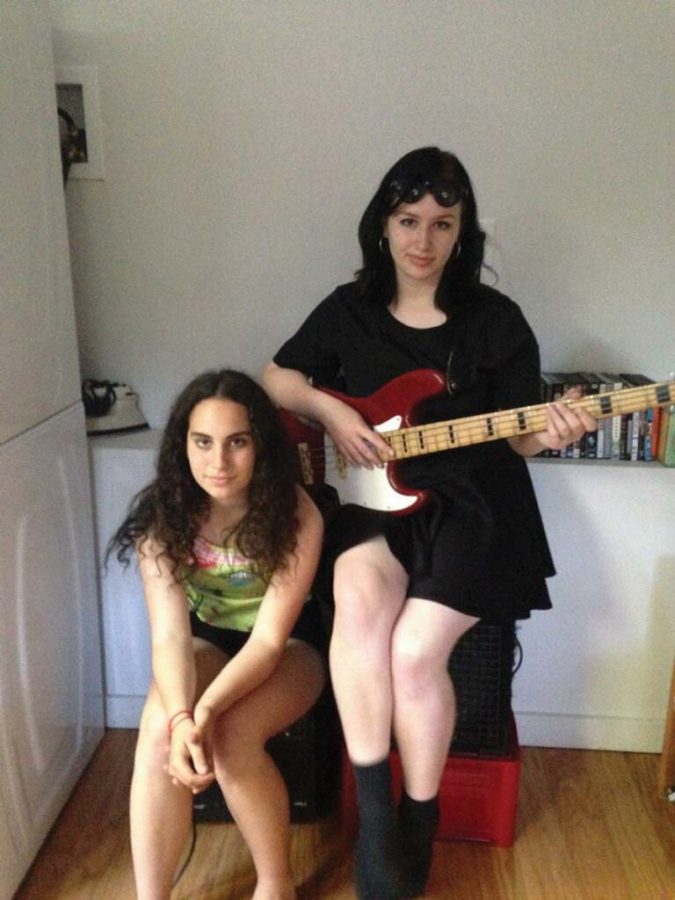 TWO-WOMAN+BAND%3A+Juniors+Nicole+Cochary+and+Daisy+Meisler+are+both+vocalists%2C+while+also+playing+guitar+and+bass%2C+respectively.+++++